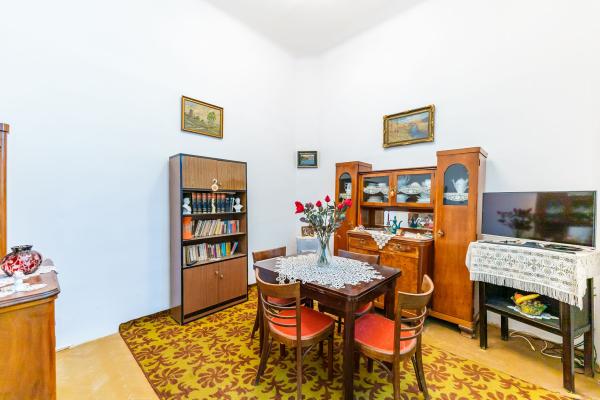 Apartament cu 3 camere lânga Biblioteca Județeană la parter