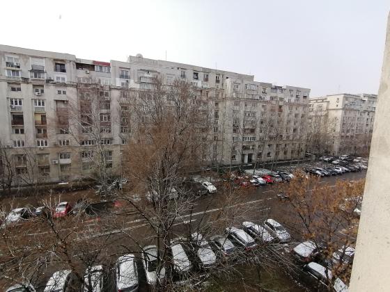 Apartament cu 3 camere - piata Alba Iulia