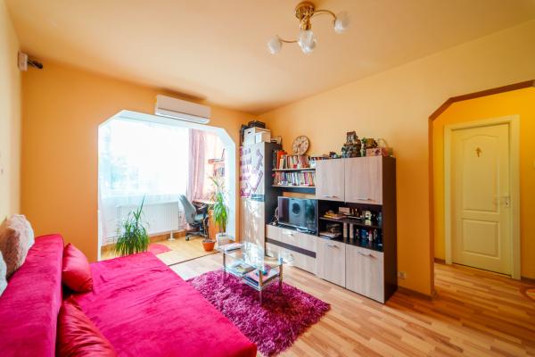 Apartament cu 3 camere, zona Vlaicu