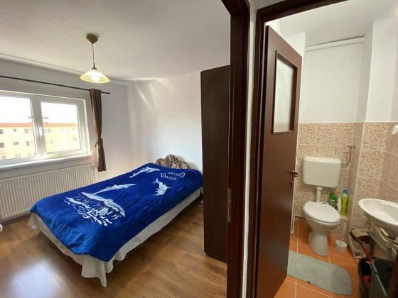 Apartament decomandat cu 3 camere in zona Vlahuta