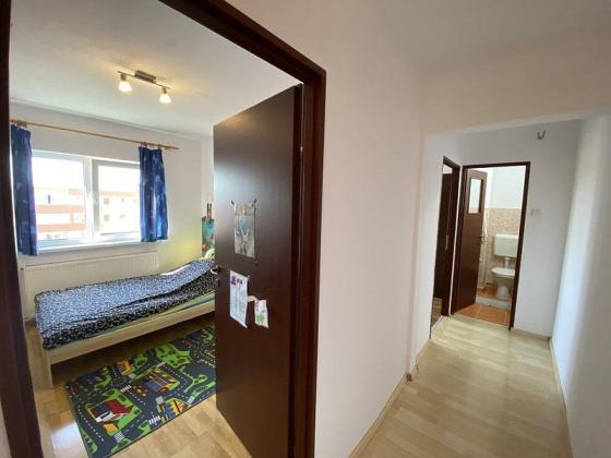 Apartament decomandat cu 3 camere in zona Vlahuta